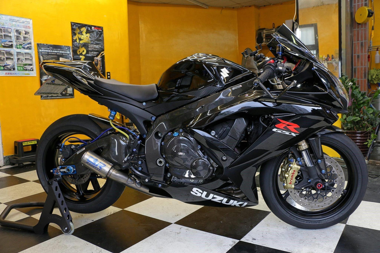 CARBON2RACE Suzuki GSX-R600/750 (06/10) Carbon Frame Covers