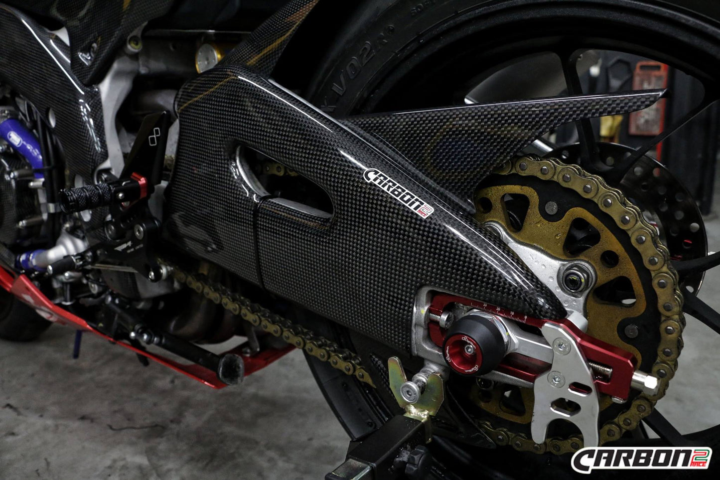 CARBON2RACE Aprilia RSV4 (09/20) Carbon Upper Chain Cover