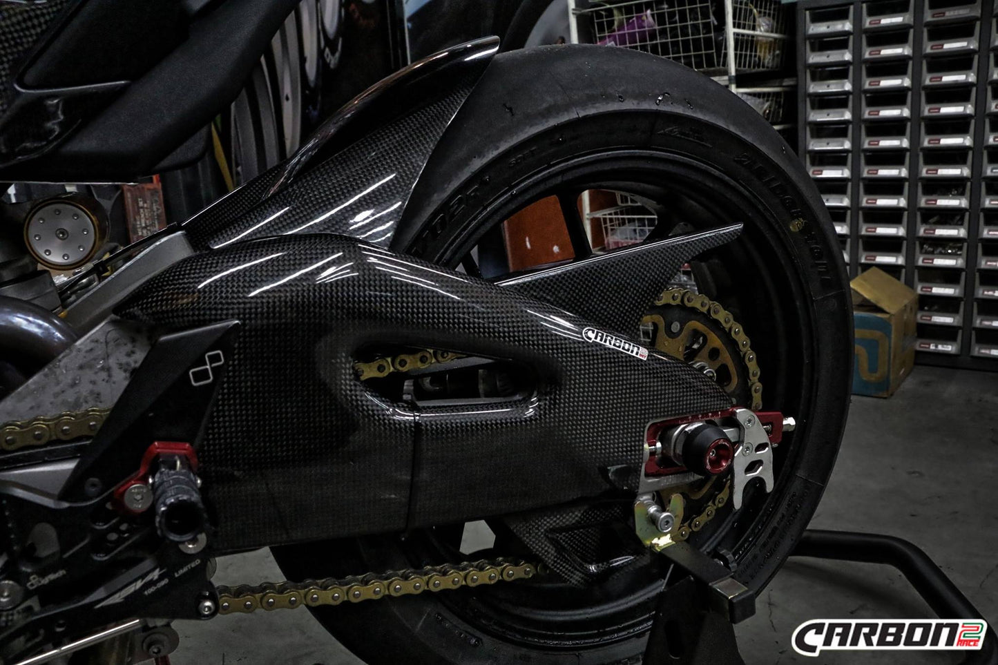CARBON2RACE Aprilia RSV4 (09/20) Carbon Upper Chain Cover