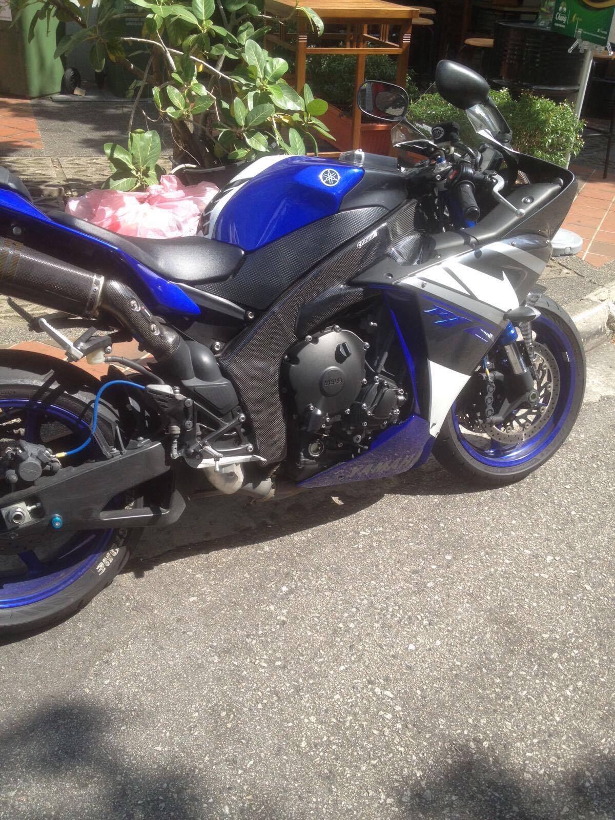 CARBON2RACE Yamaha YZF-R1 (09/14) Carbon Frame Covers