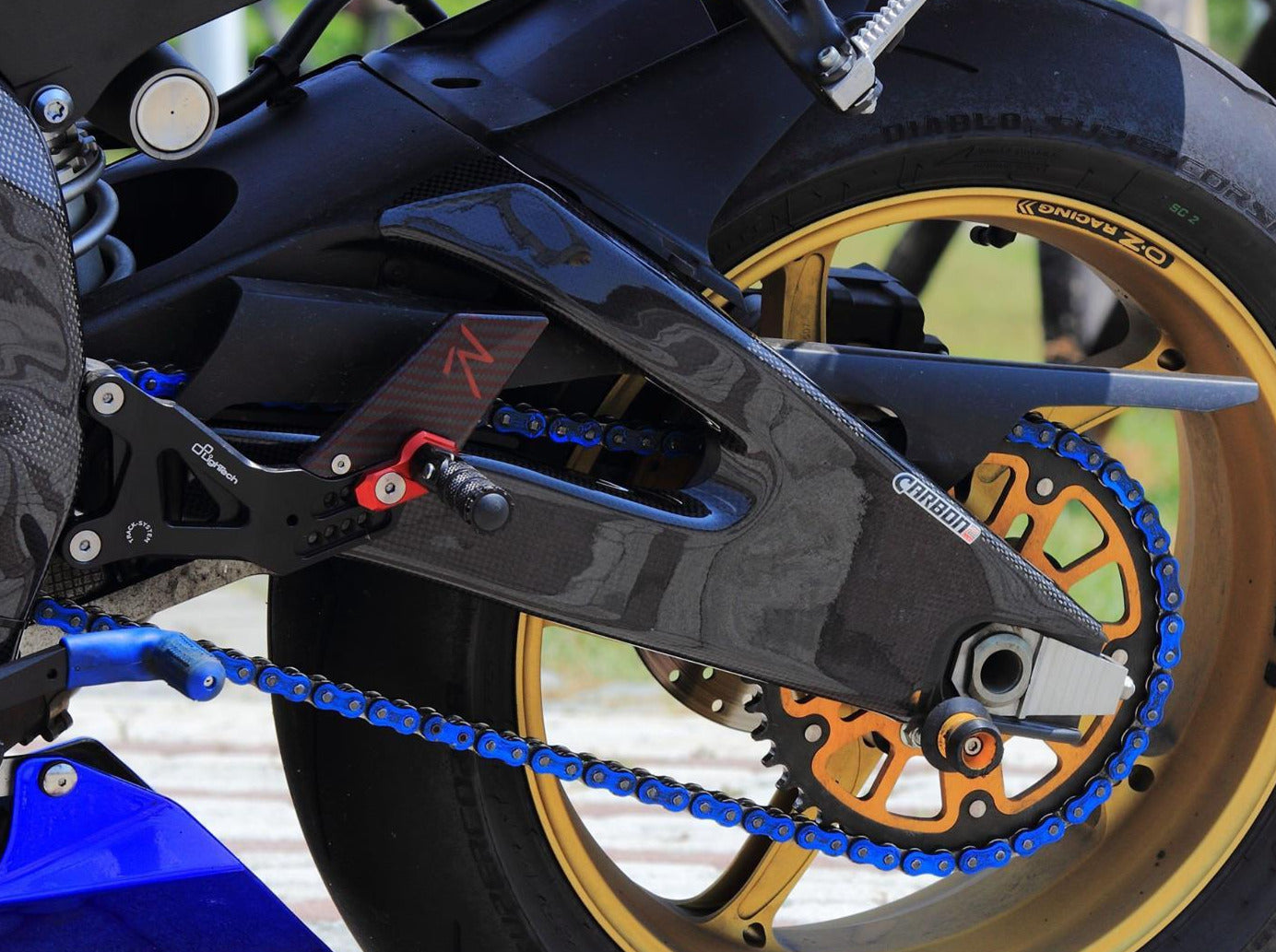 CARBON2RACE Yamaha YZF-R6 (06/...) Carbon Swingarm Covers