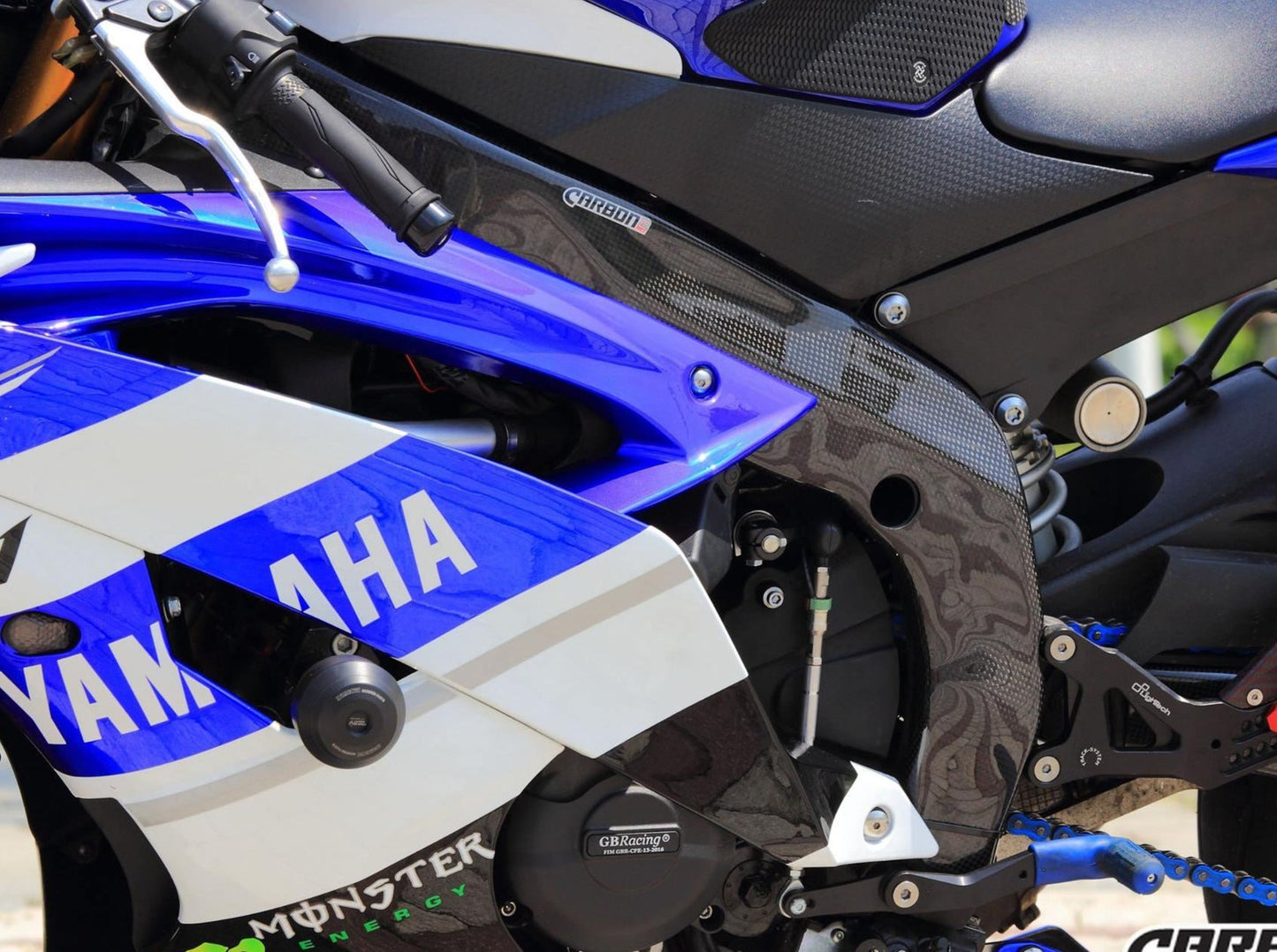 CARBON2RACE Yamaha YZF-R6 (06/07) Carbon Frame Covers