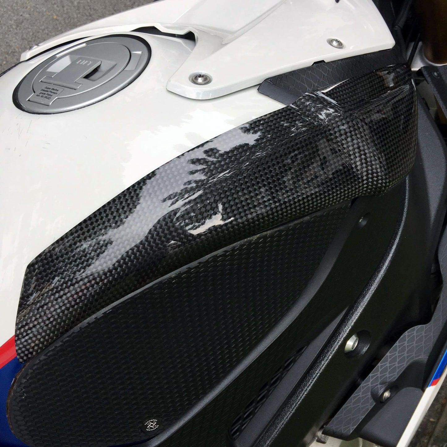 CARBON2RACE BMW S1000RR (09/16) Carbon Fuel Tank Sliders