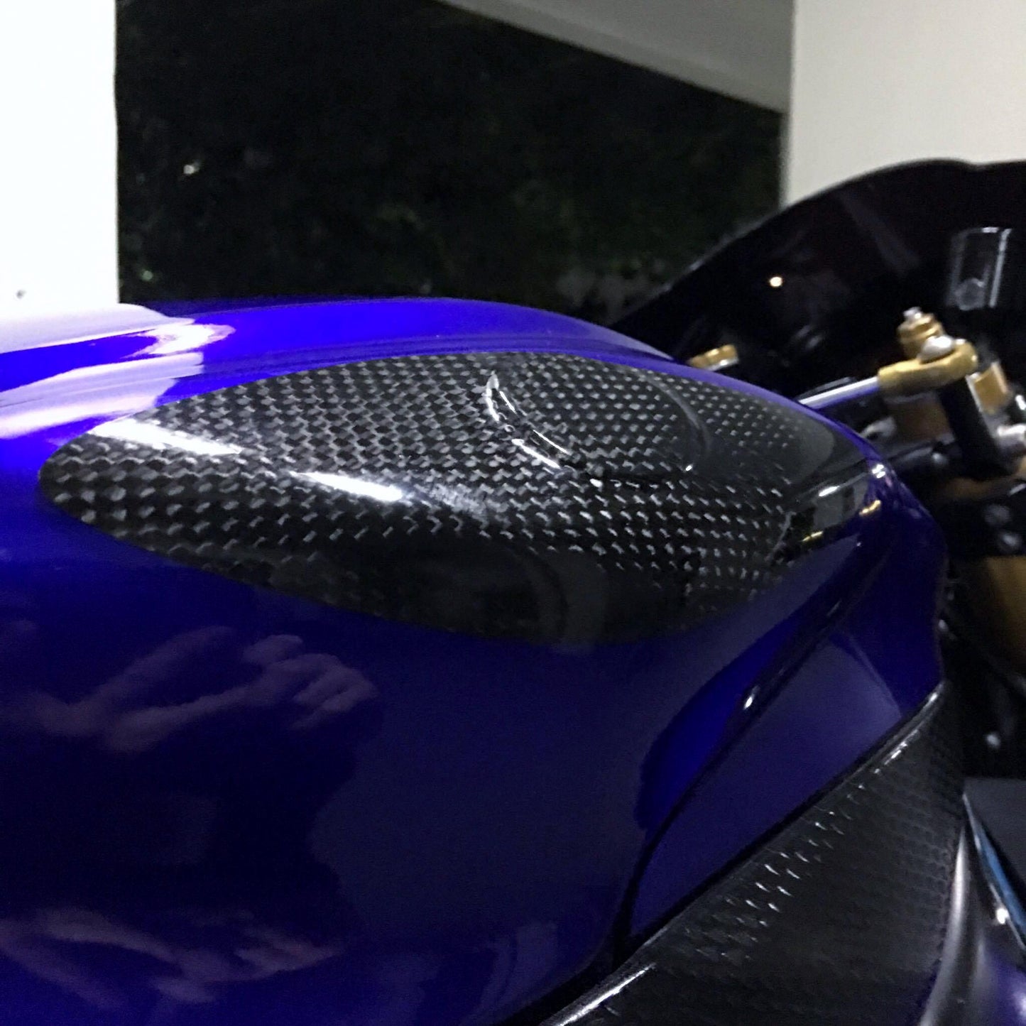CARBON2RACE Yamaha YZF-R6 (08/16) Carbon Tank Sliders