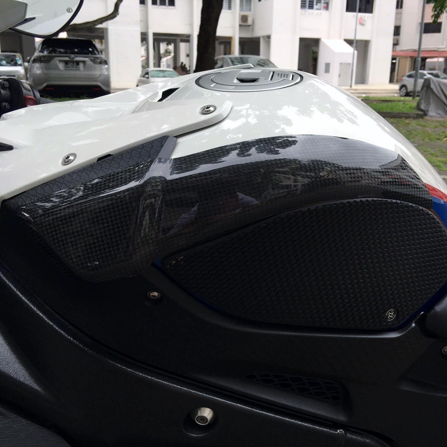 CARBON2RACE BMW S1000RR (09/16) Carbon Fuel Tank Sliders