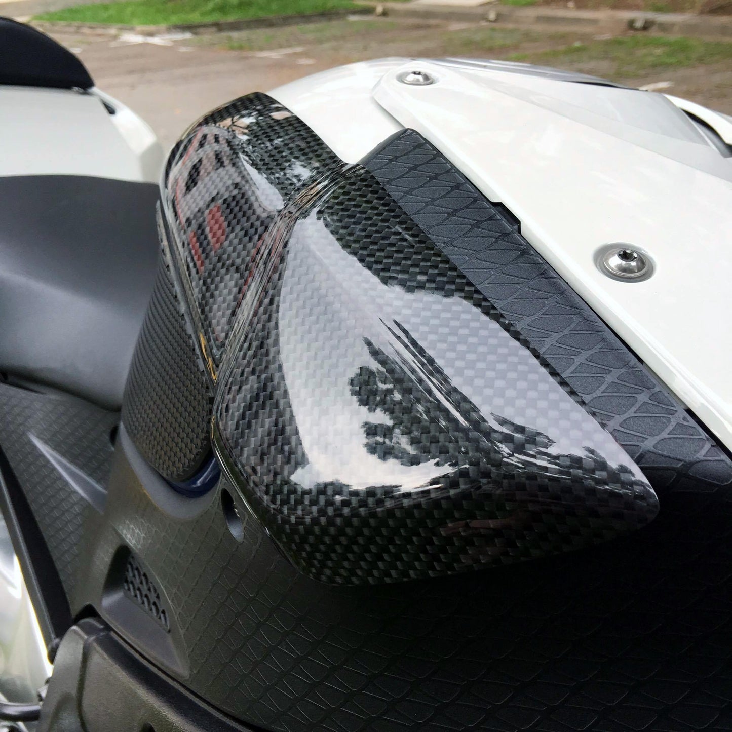CARBON2RACE BMW S1000RR (09/16) Carbon Fuel Tank Sliders