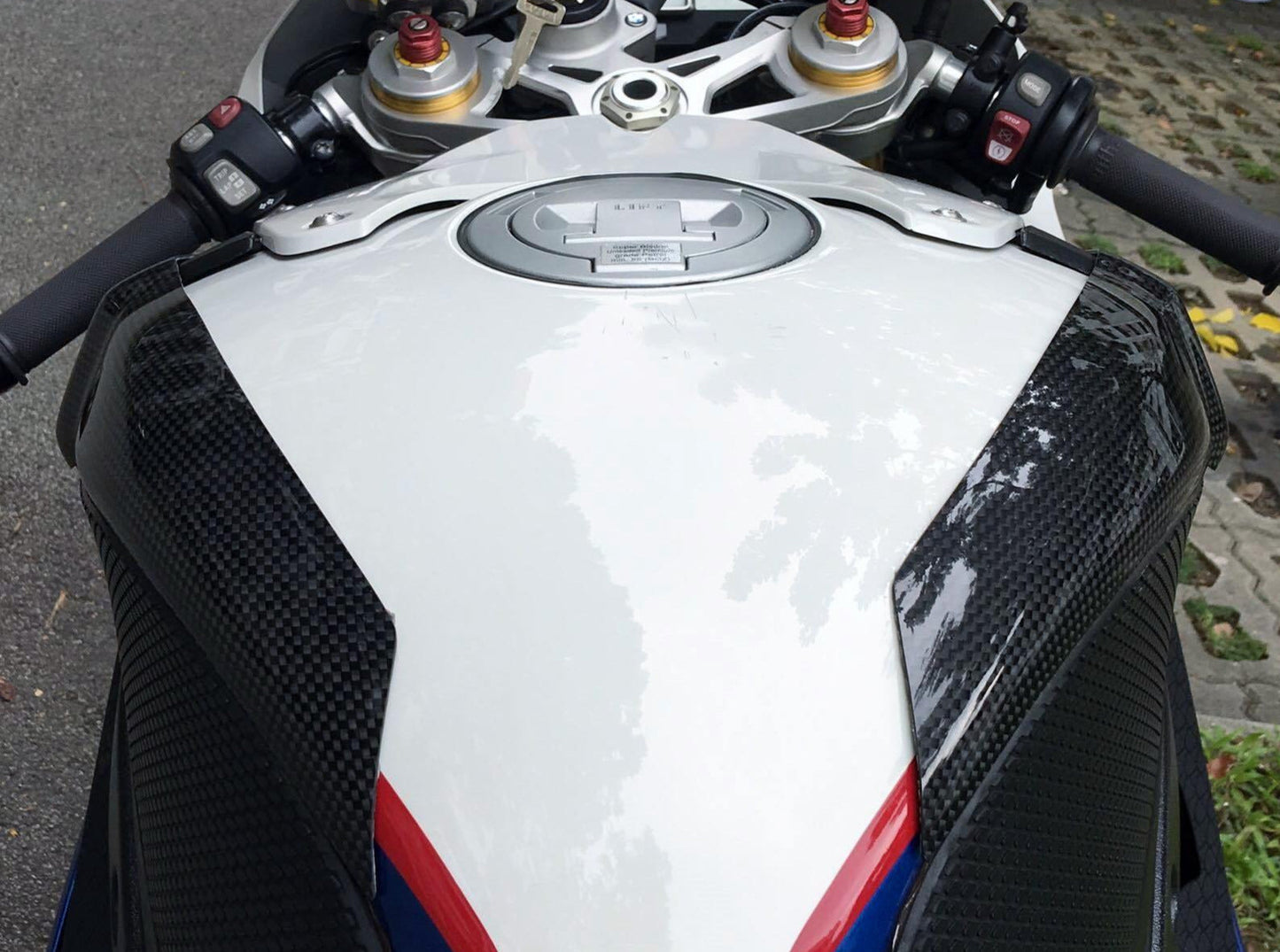 CARBON2RACE BMW S1000RR (09/16) Carbon Fuel Tank Sliders