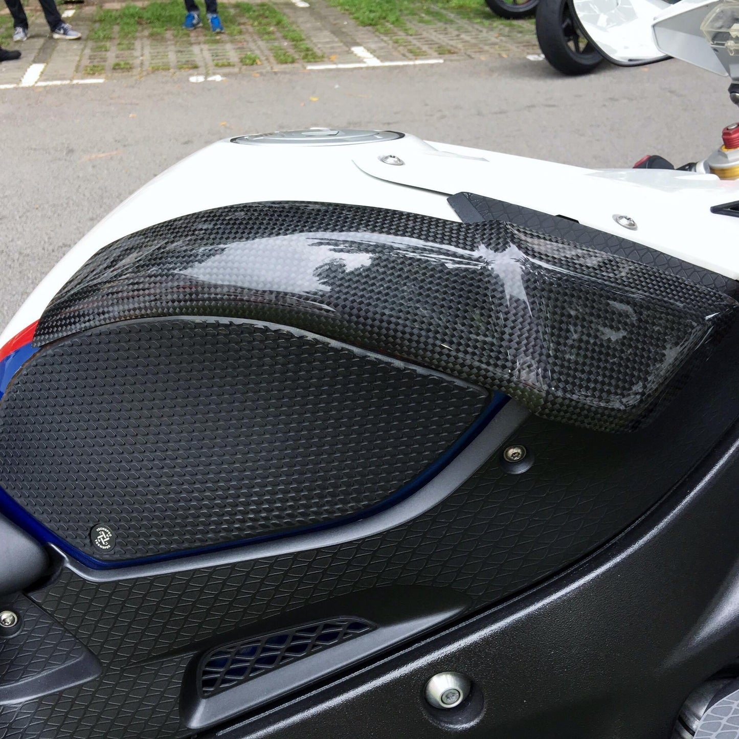 CARBON2RACE BMW S1000RR (09/16) Carbon Fuel Tank Sliders