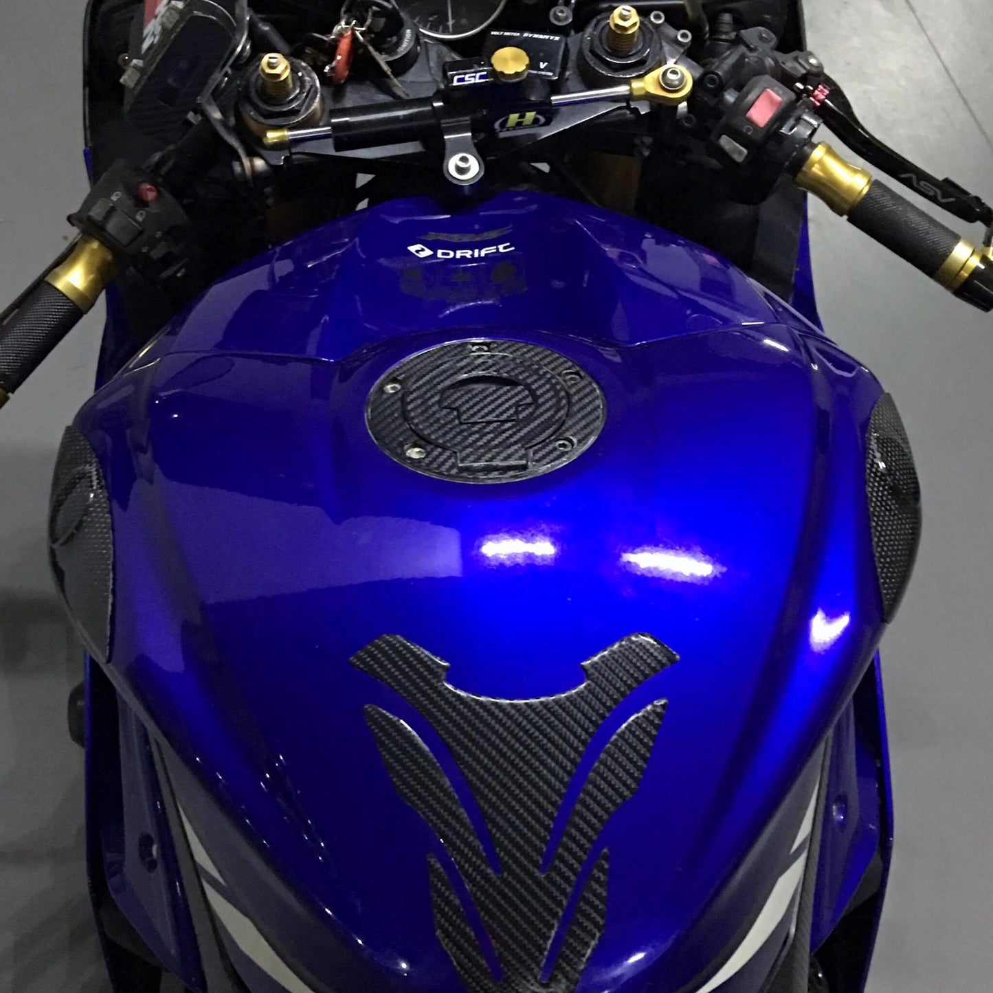 CARBON2RACE Yamaha YZF-R6 (08/16) Carbon Tank Sliders