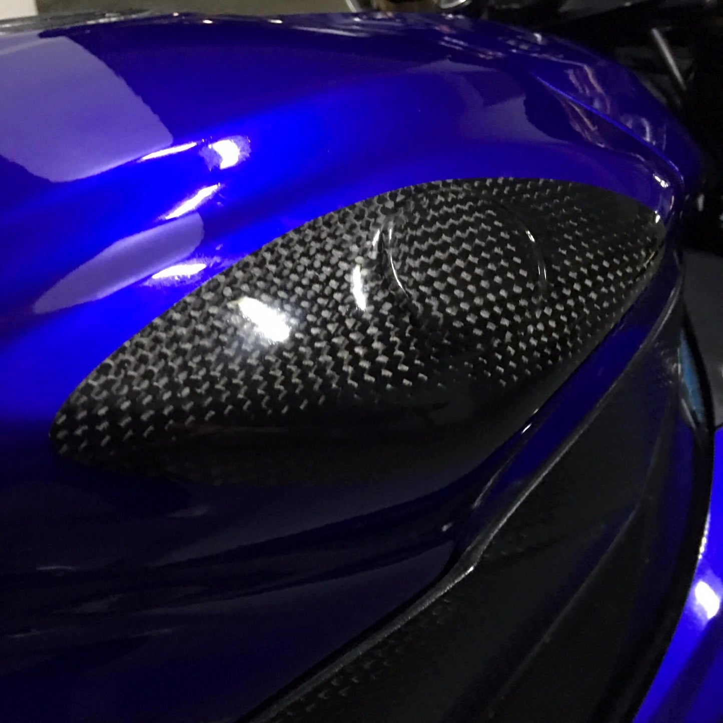 CARBON2RACE Yamaha YZF-R6 (08/16) Carbon Tank Sliders