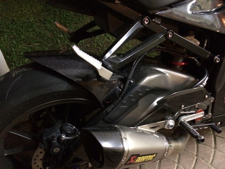 CARBON2RACE BMW S1000RR (09/18) Carbon Rear Hugger (with chain cover)