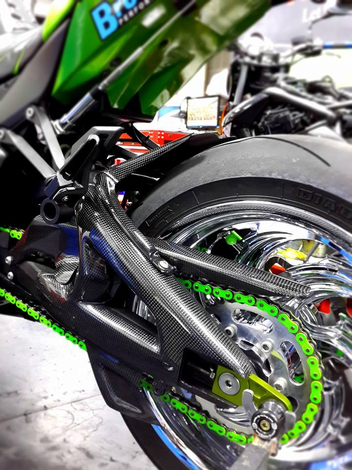 CARBON2RACE Kawasaki ZX-10R (11/15) Carbon Swingarm Covers
