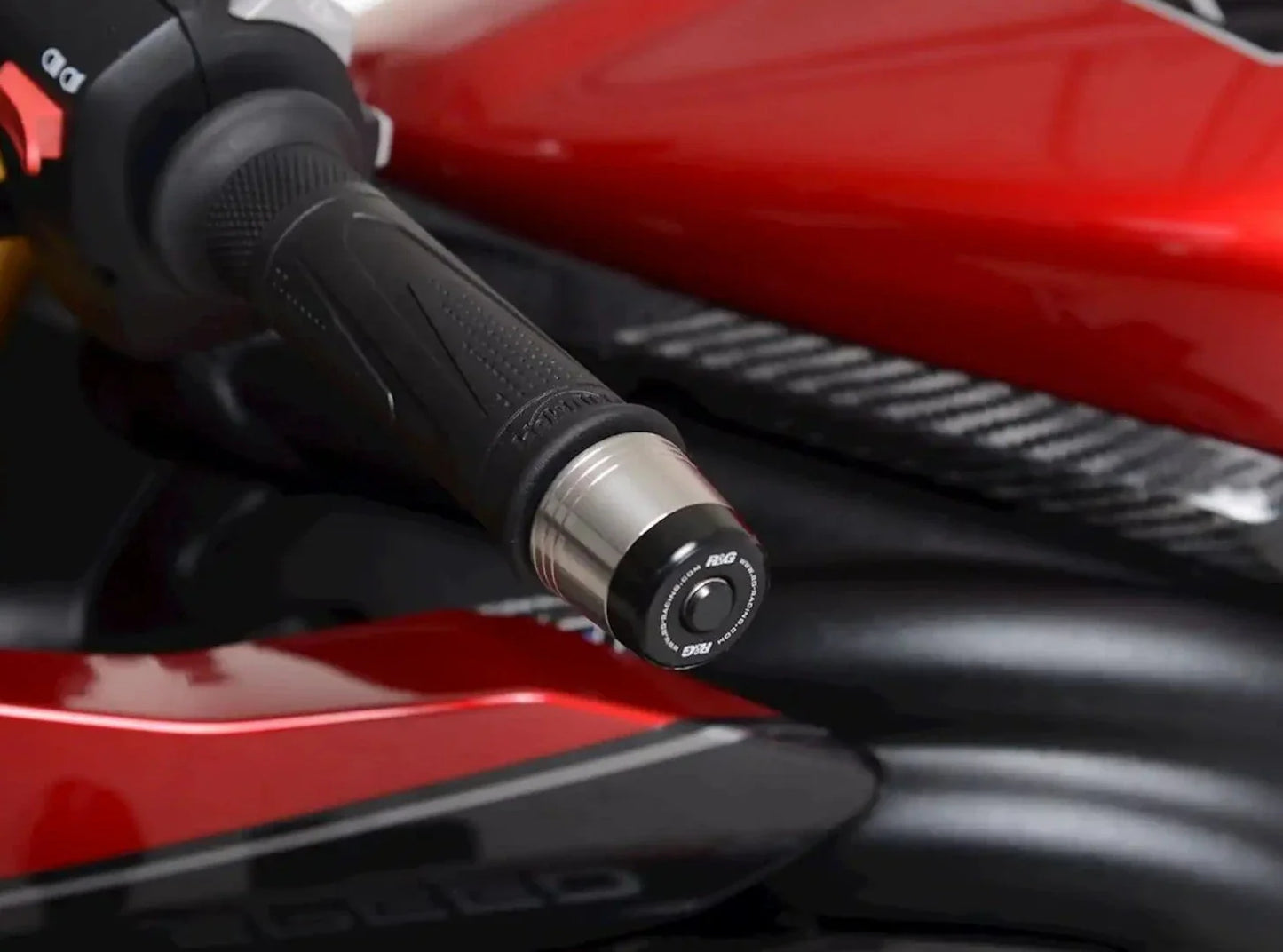 BE0194 - R&G RACING Triumph Speed Triple 1200 RR (2022+) Handlebar End Sliders