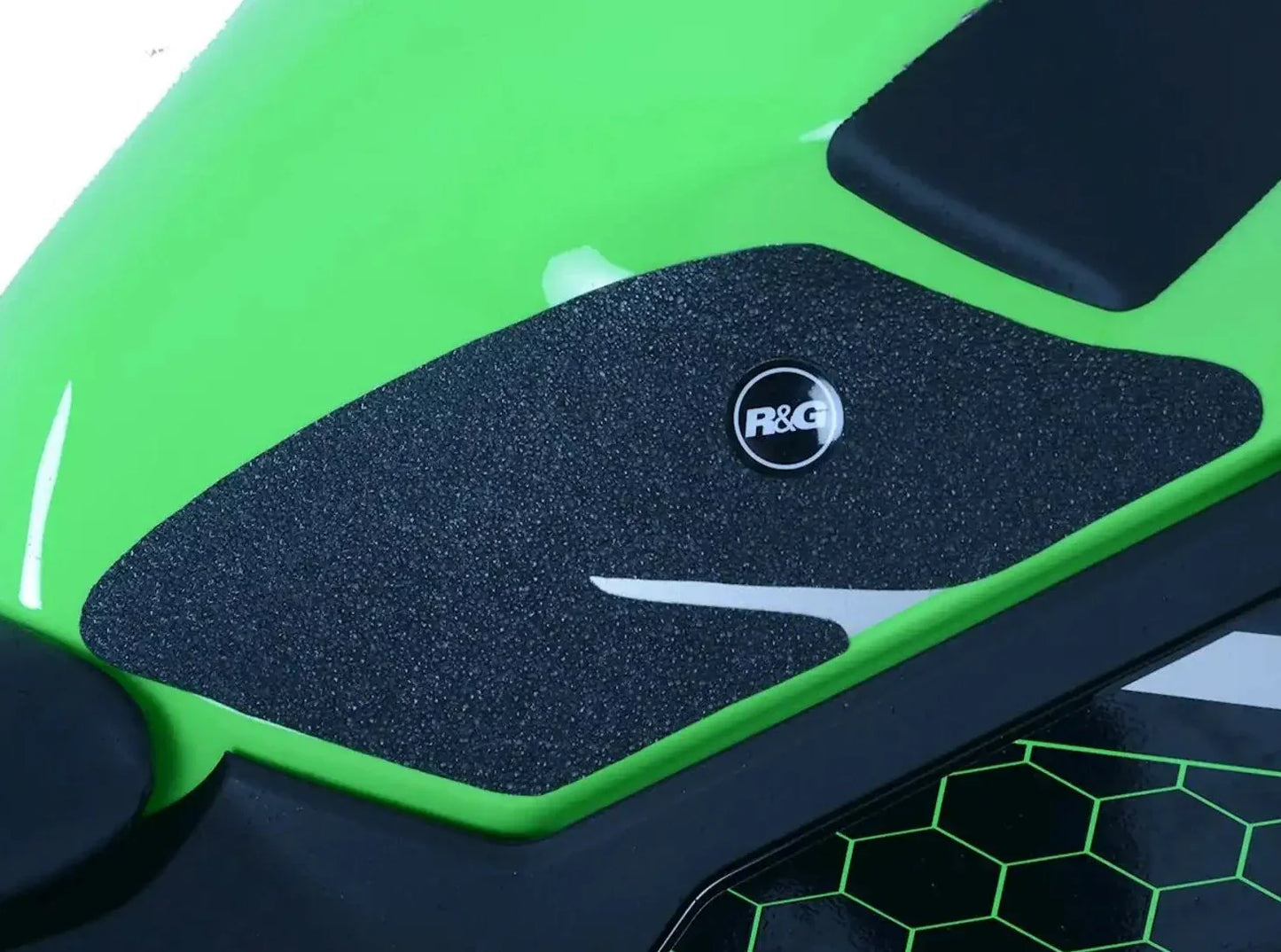 EZRG439 - R&G RACING Kawasaki ZX-25R (2020+) Fuel Tank Traction Grips