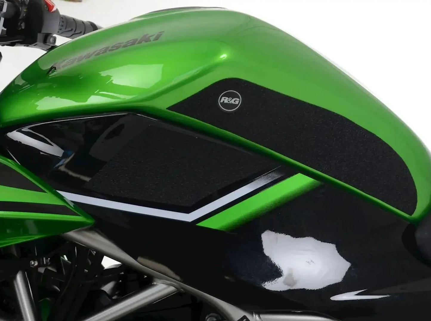 EZRG441 - R&G RACING Kawasaki Z125 (2021+) Fuel Tank Traction Grips