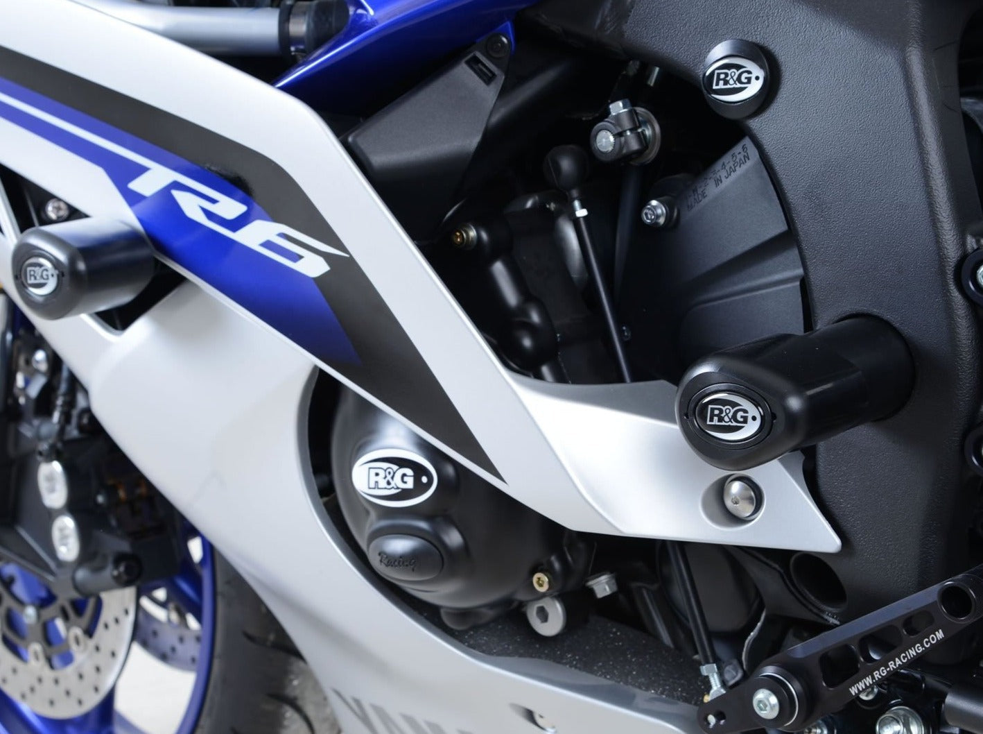 CP0202 - R&G RACING Yamaha YZF-R6 (06/20) Frame Crash Protection Sliders "Aero"