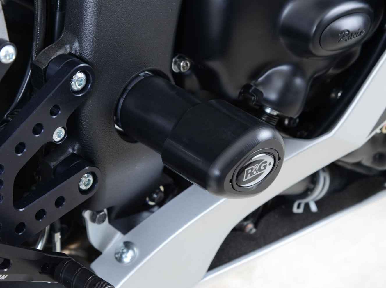 CP0202 - R&G RACING Yamaha YZF-R6 (06/20) Frame Crash Protection Sliders "Aero"
