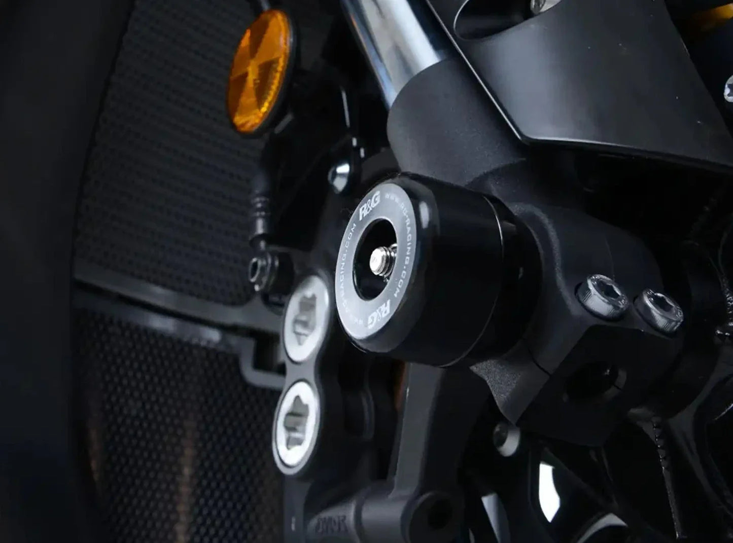 FP0169 - R&G RACING Yamaha YZF-R1 / R6 / MT-10 Front Wheel Sliders