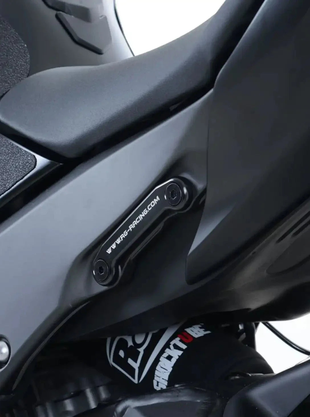 EH0047 - R&G RACING Kawasaki ZX-10R / ZX-10RR Exhaust Hanger & Blanking Plate Kit