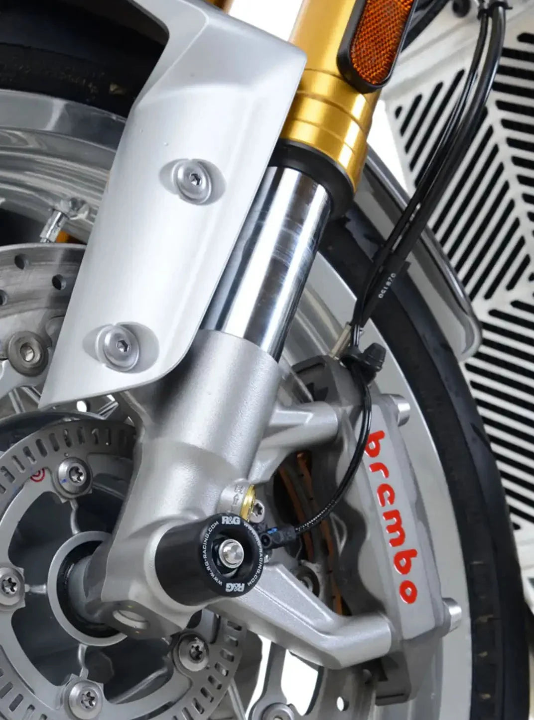 FP0188 - R&G RACING Triumph Speed Twin 1200 / Thruxton 1200 R Front Wheel Sliders
