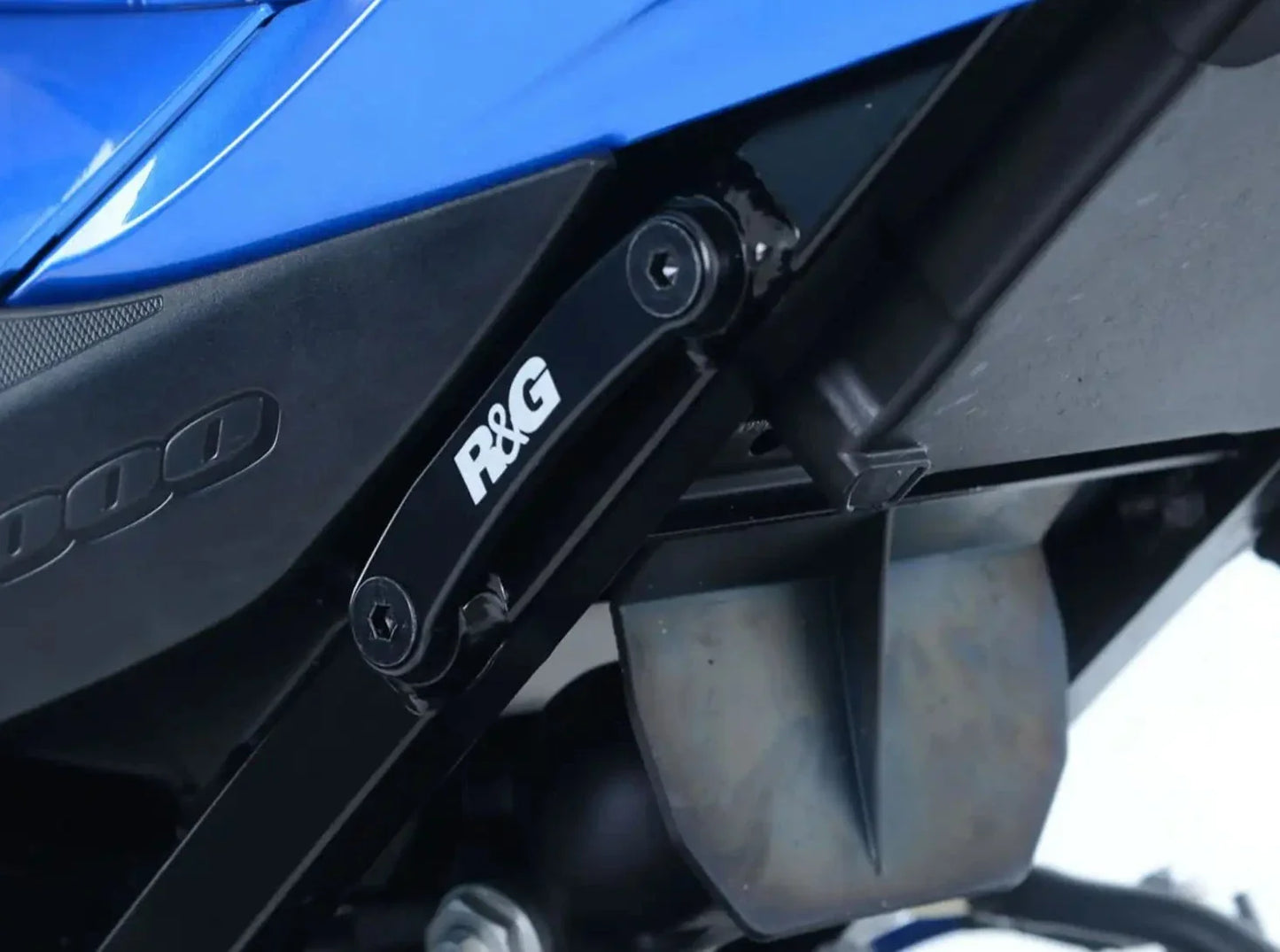 EH0077 - R&G RACING Suzuki GSX-R1000 / R1000R (2017+) Exhaust Hanger & Blanking Plate Kit