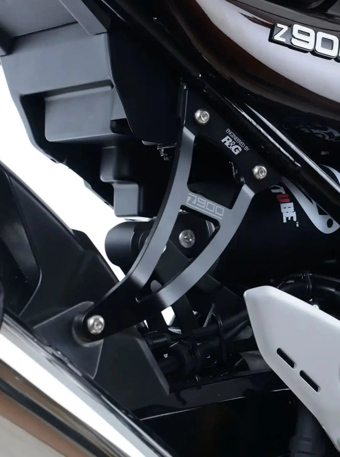 EH0084 - R&G RACING Kawasaki Z900RS (2018+) Exhaust Hanger & Blanking Plate Kit