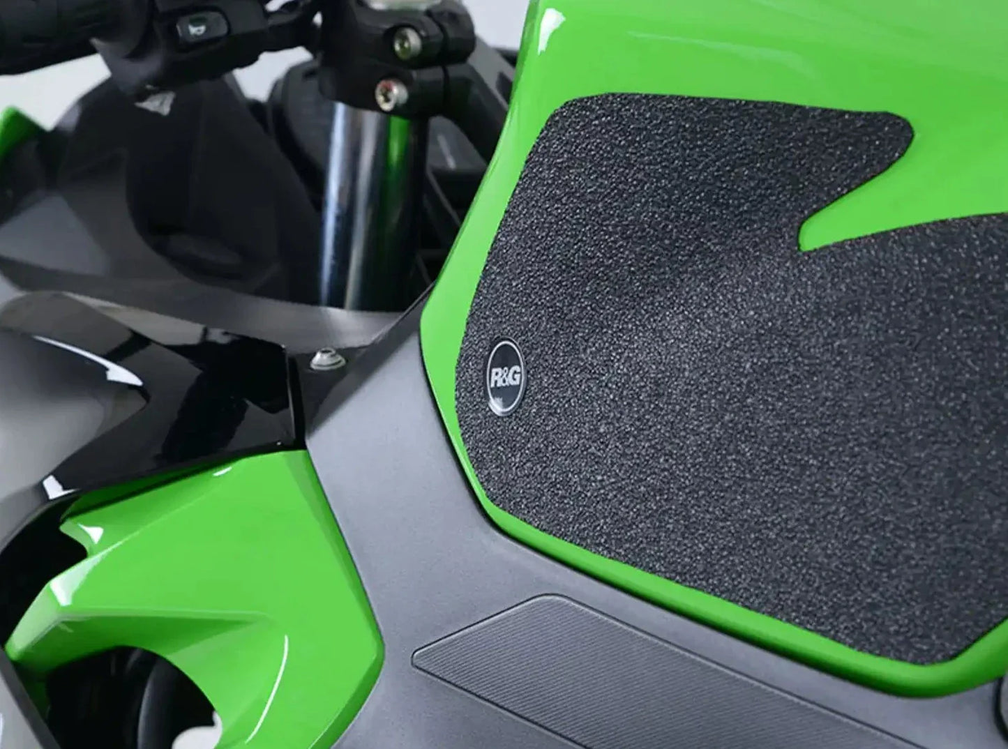 EZRG433 - R&G RACING Kawasaki Ninja 250 / 400 / Z400 / Z250 Fuel Tank Traction Grips