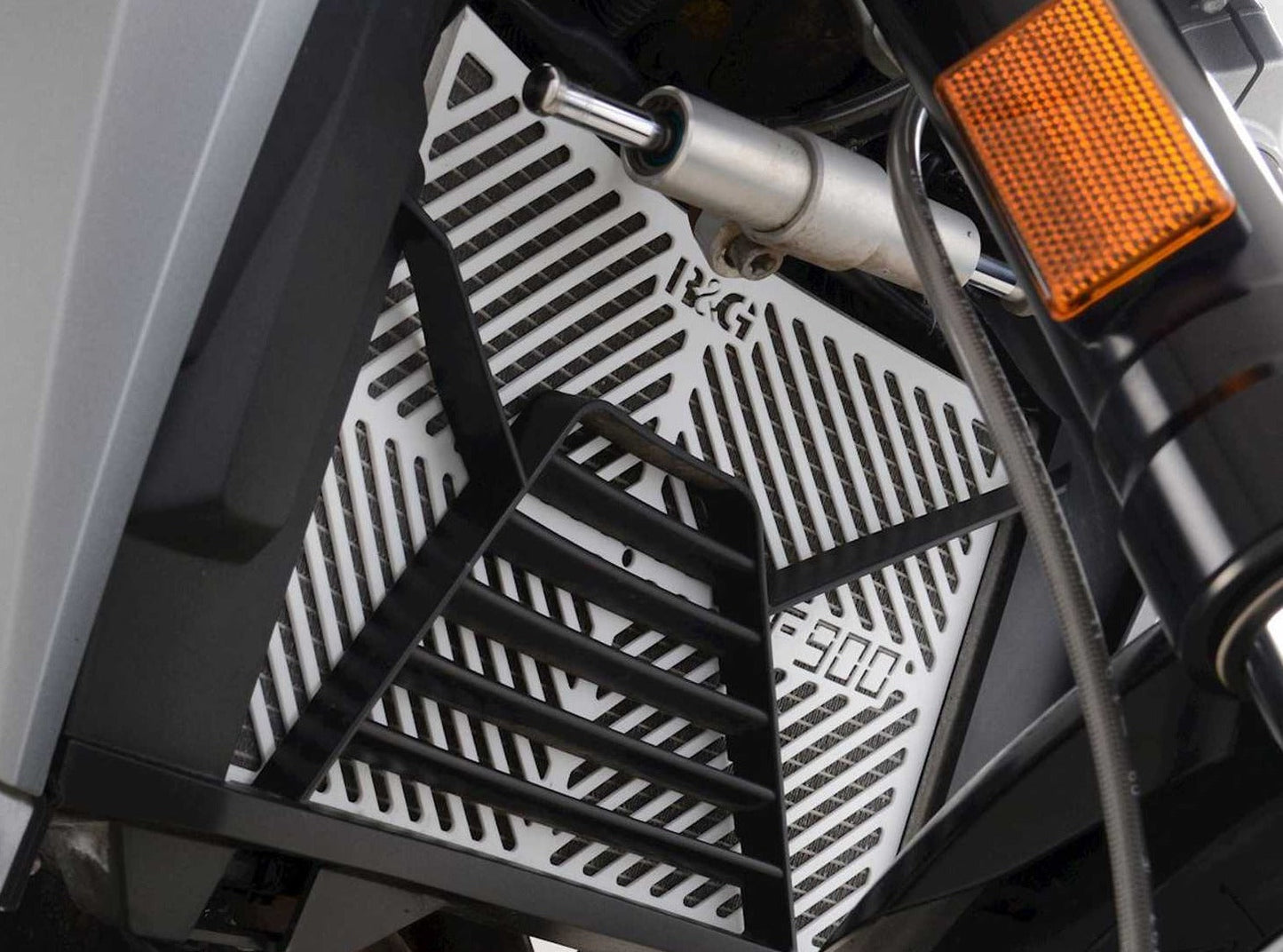BRG0019 - R&G RACING BMW F900R / F900XR (2020+) Branded Radiator Guard