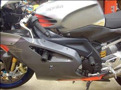 CP0108 - R&G RACING Aprilia RSV 1000 R / Tuono V2 Frame Crash Protection Sliders "Classic" (rear)