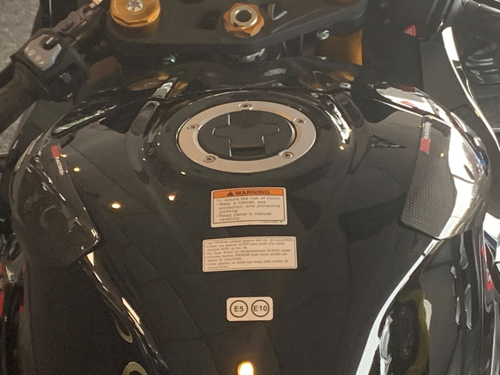 TS0039 - R&G RACING Suzuki GSX-R1000/1000R (2017+) Carbon Fuel Tank Protection Sliders