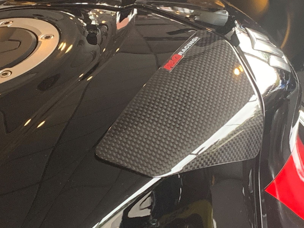 TS0039 - R&G RACING Suzuki GSX-R1000/1000R (2017+) Carbon Fuel Tank Protection Sliders