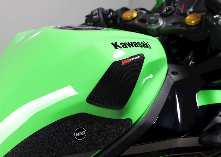 TS0061 - R&G RACING Kawasaki ZX-25R (2020+) Carbon Fuel Tank Protection Sliders