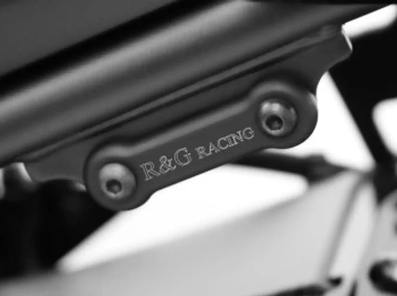 EH0044 - R&G RACING Yamaha FZ8 Fazer 800 (10/16) Exhaust Hanger & Blanking Plate Kit