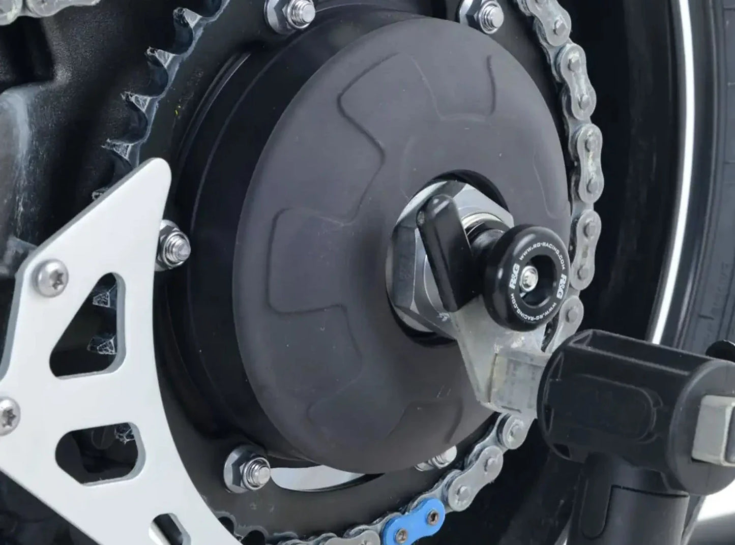 SS0032 - R&G RACING Triumph Speed Triple / S / R / RS Rear Wheel Sliders (paddock stand bobbins)