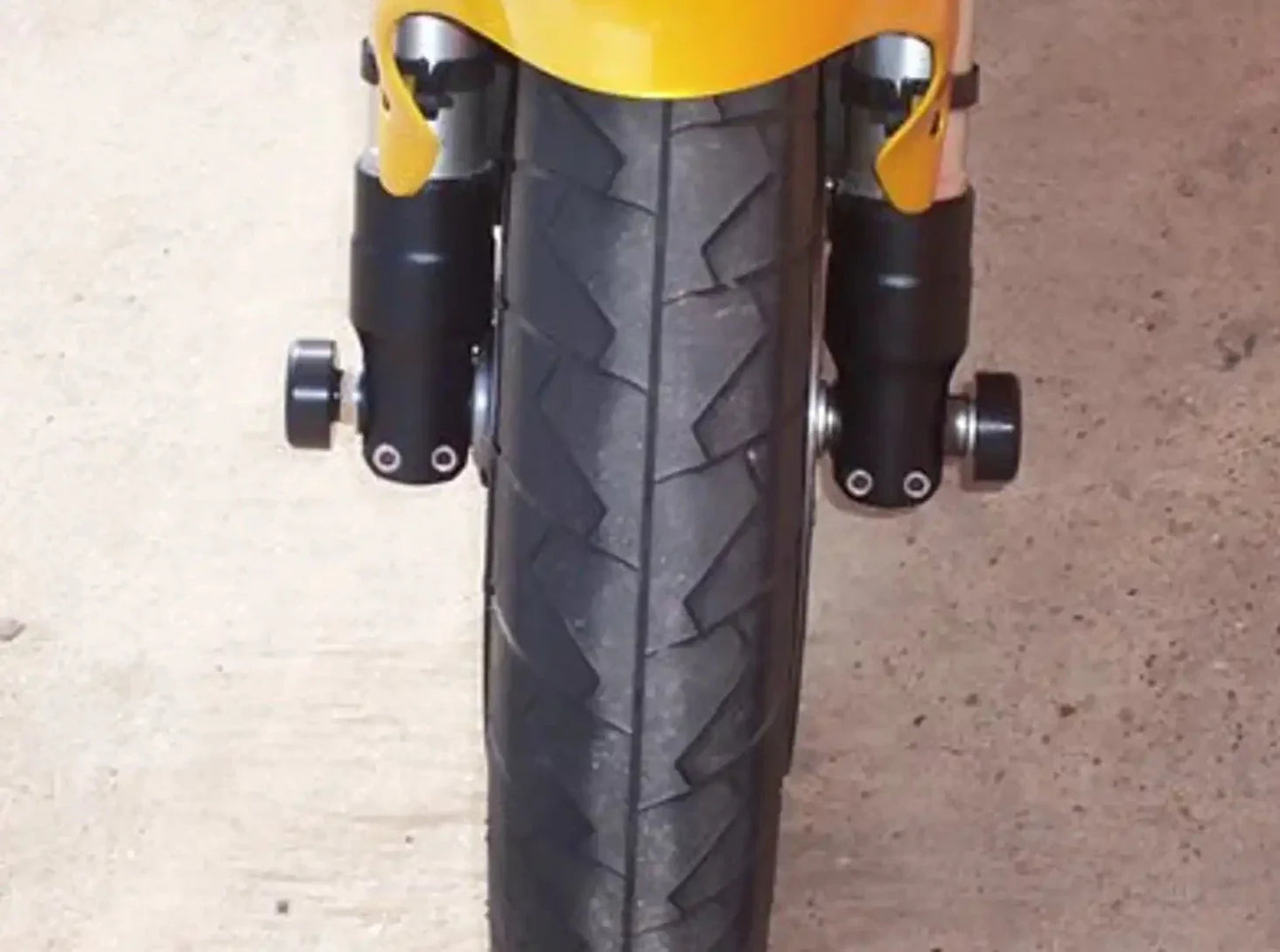 FP0041 - R&G RACING Triumph Daytona 955i / 595 / T595 Front Wheel Sliders