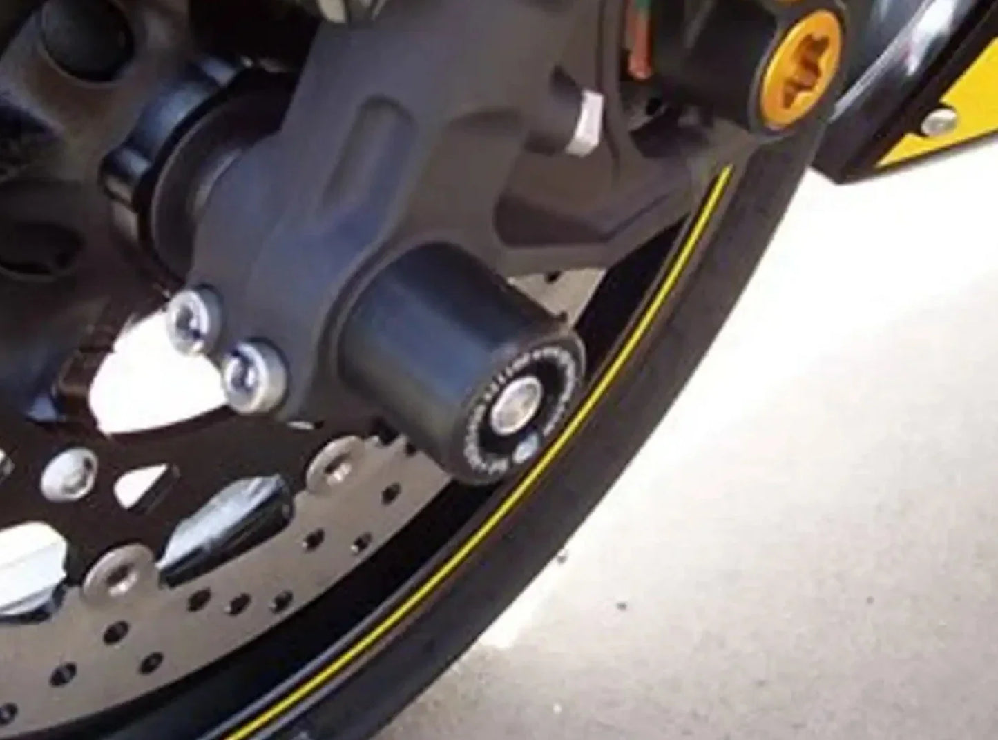 FP0030 - R&G RACING Yamaha YZF-R1 / R6 / T-MAX 530 Front Wheel Sliders