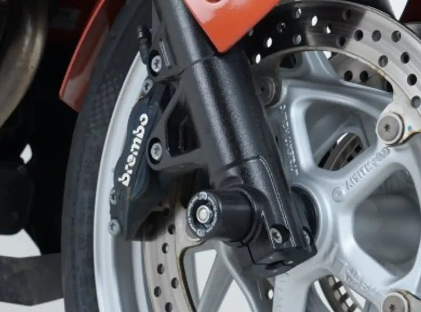 FP0141 - R&G RACING BMW F800GT (13/18) Front Wheel Sliders