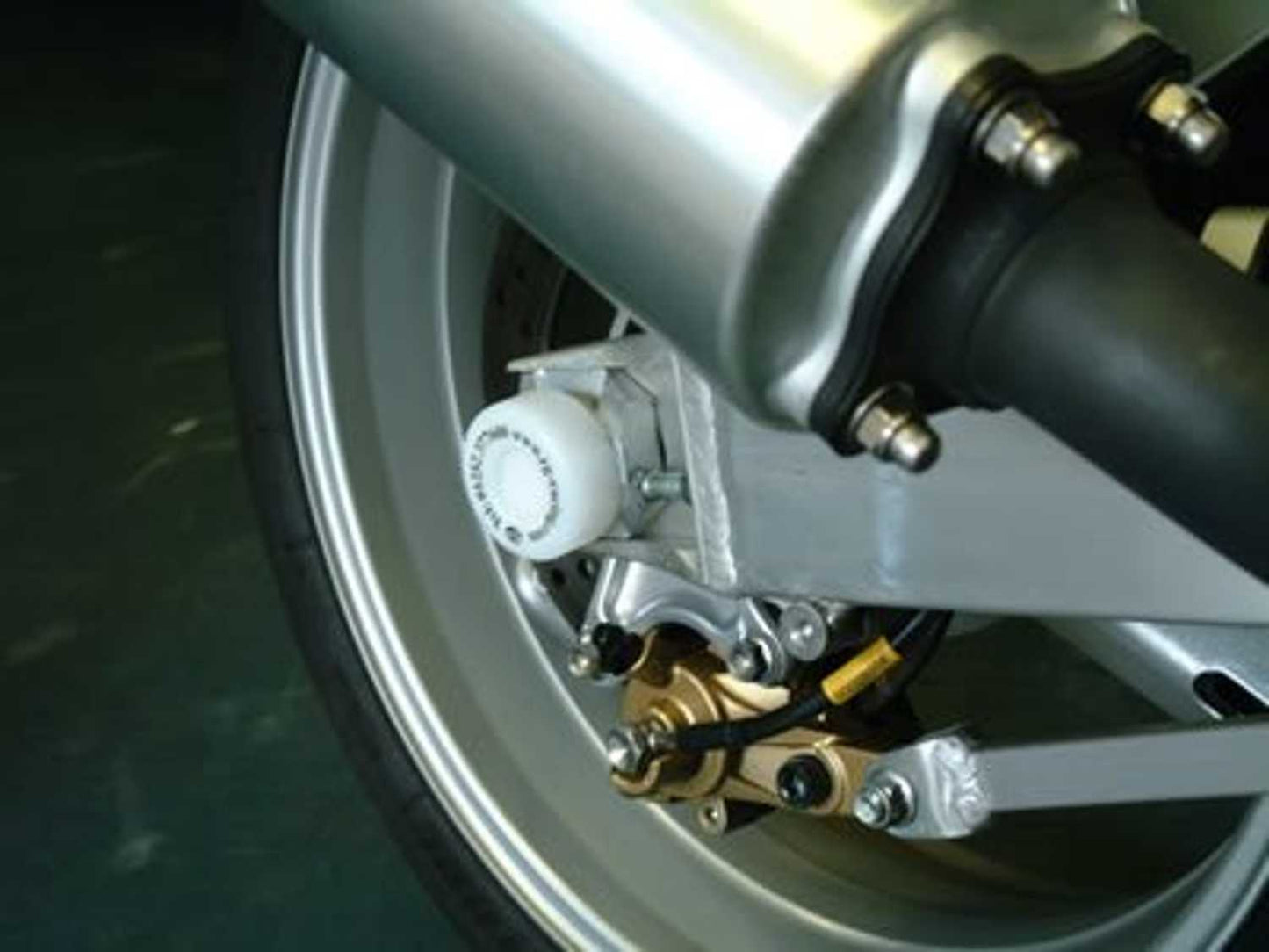 SP0001 - R&G RACING Suzuki GSX-R / Hayabusa Rear Wheel Sliders (swingarm)