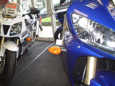 CP0057 - R&G RACING Yamaha YZF-R1 (02/03) Frame Crash Protection Sliders "Classic"