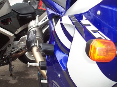 CP0044 - R&G RACING Yamaha YZF-R1 (98/03) Frame Crash Protection Sliders "Classic"