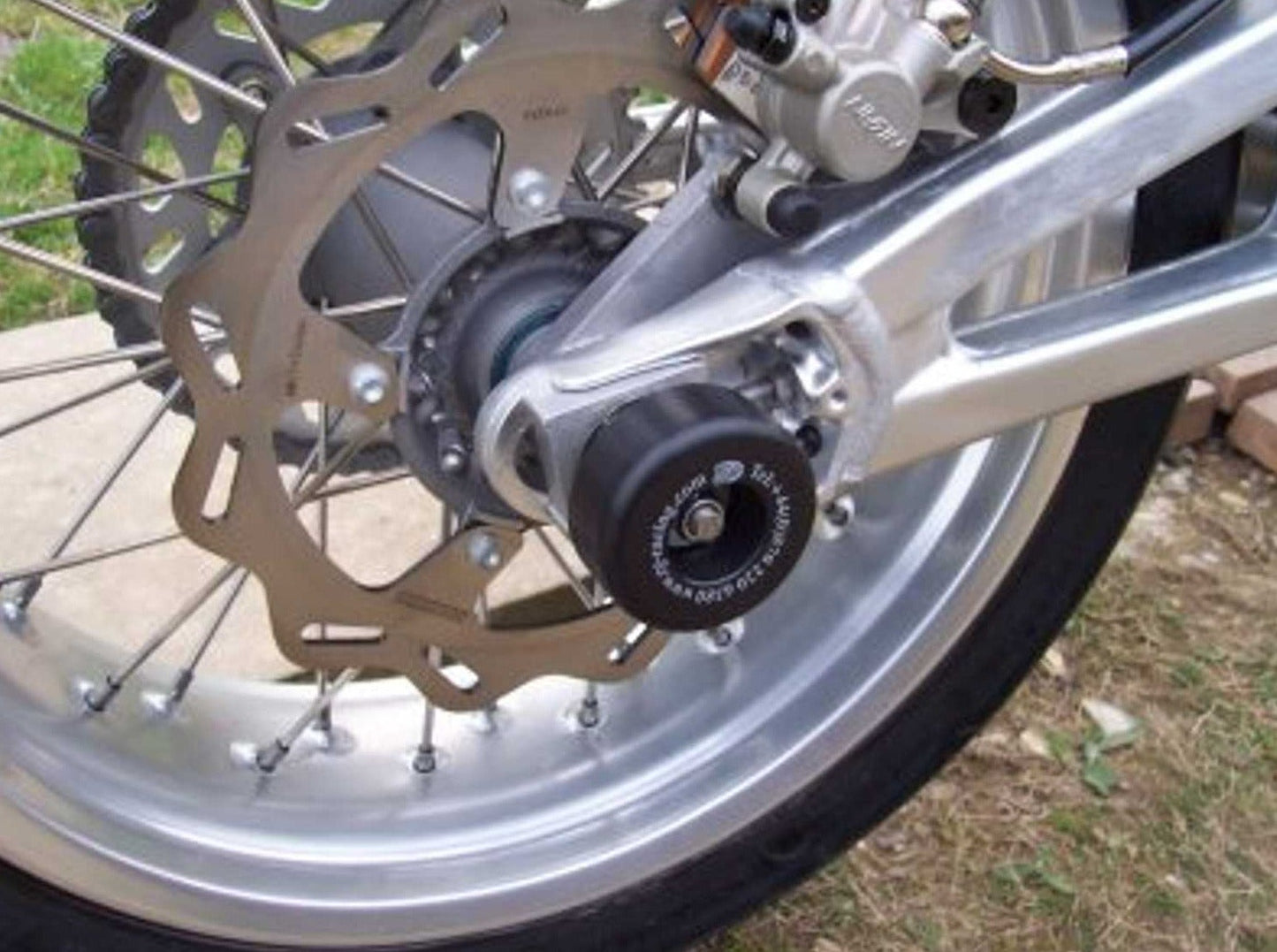 SP0013 - R&G RACING Aprilia SXV450 / 550 / Shiver Rear Wheel Sliders (swingarm)