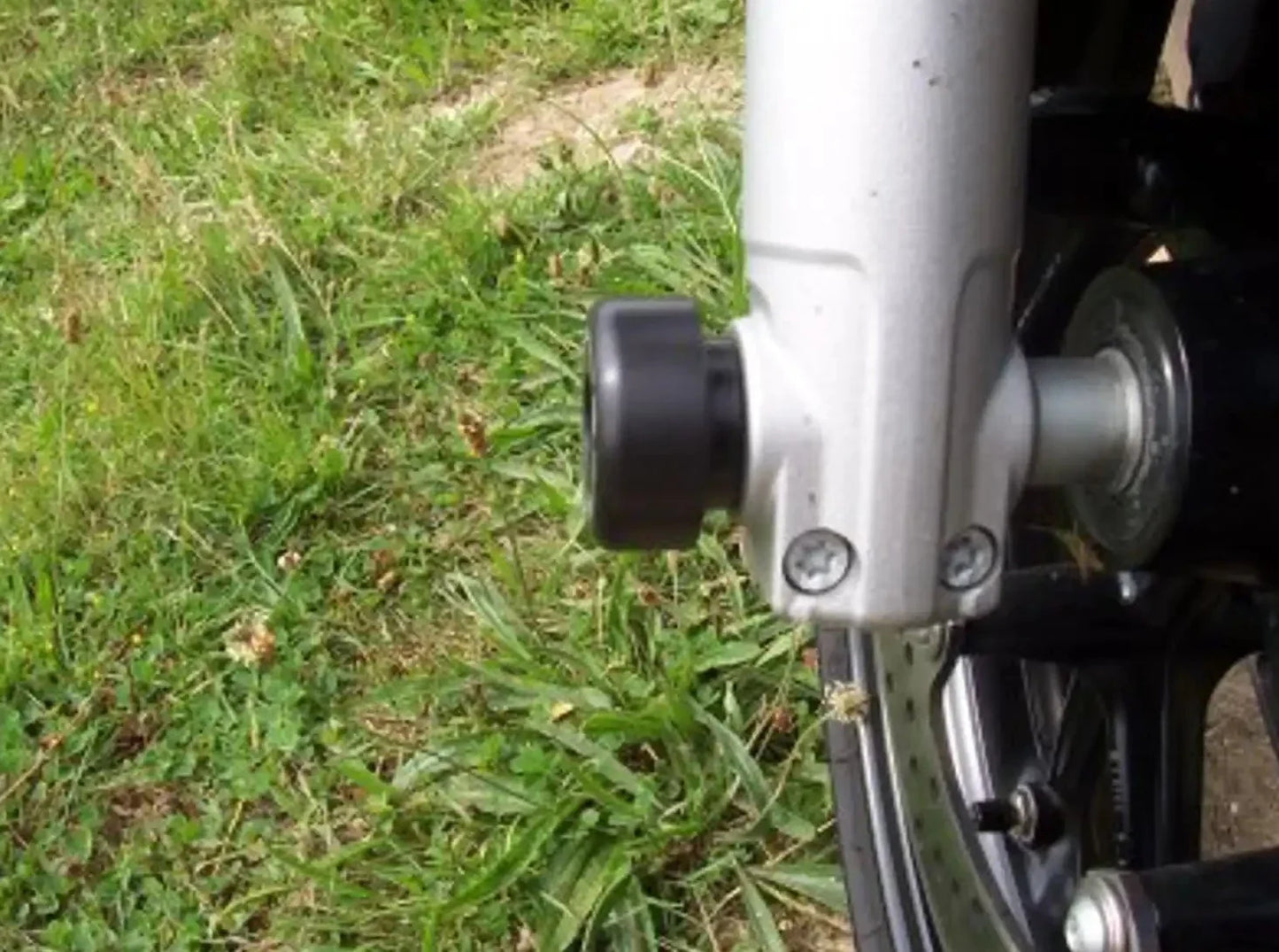 FP0057 - R&G RACING BMW F800R / S / ST Front Wheel Sliders