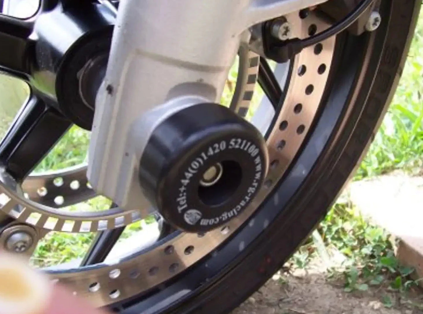 FP0057 - R&G RACING BMW F800R / S / ST Front Wheel Sliders