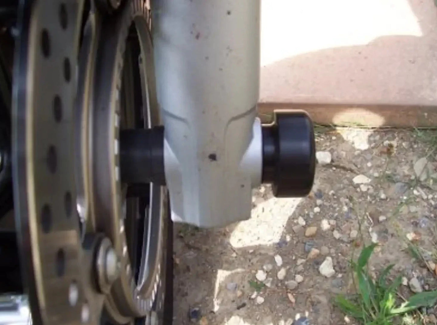 FP0057 - R&G RACING BMW F800R / S / ST Front Wheel Sliders