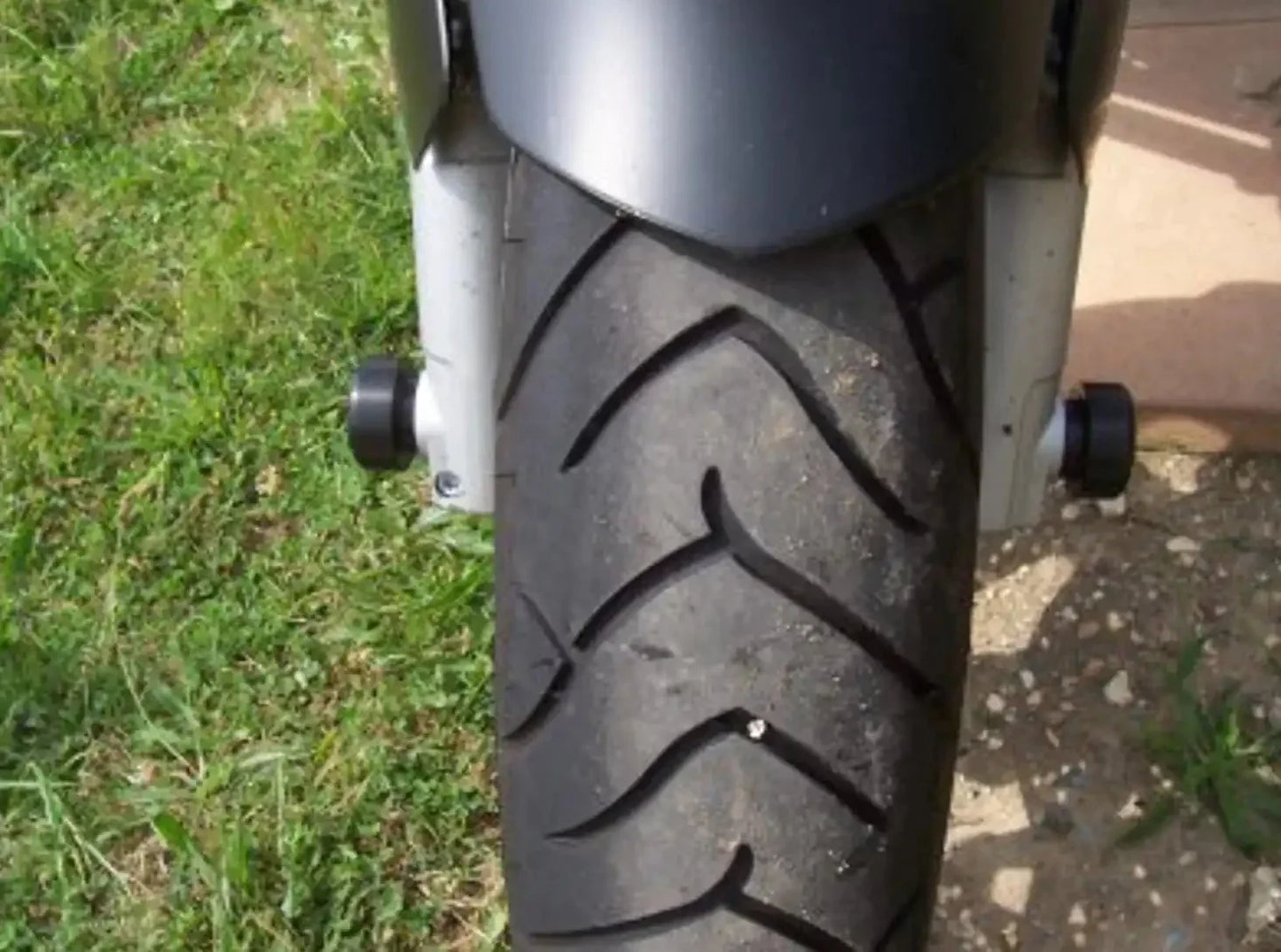 FP0057 - R&G RACING BMW F800R / S / ST Front Wheel Sliders