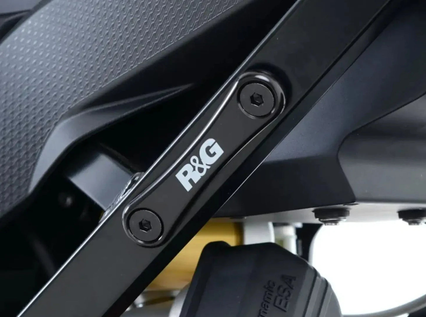 EH0064 - R&G RACING BMW S1000XR (15/19) Exhaust Hanger & Blanking Plate Kit