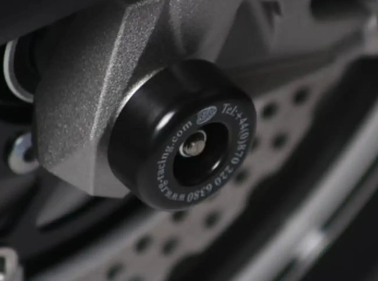 FP0067 - R&G RACING Kawasaki Z1000 / Versys 1000 / Z750R Front Wheel Sliders