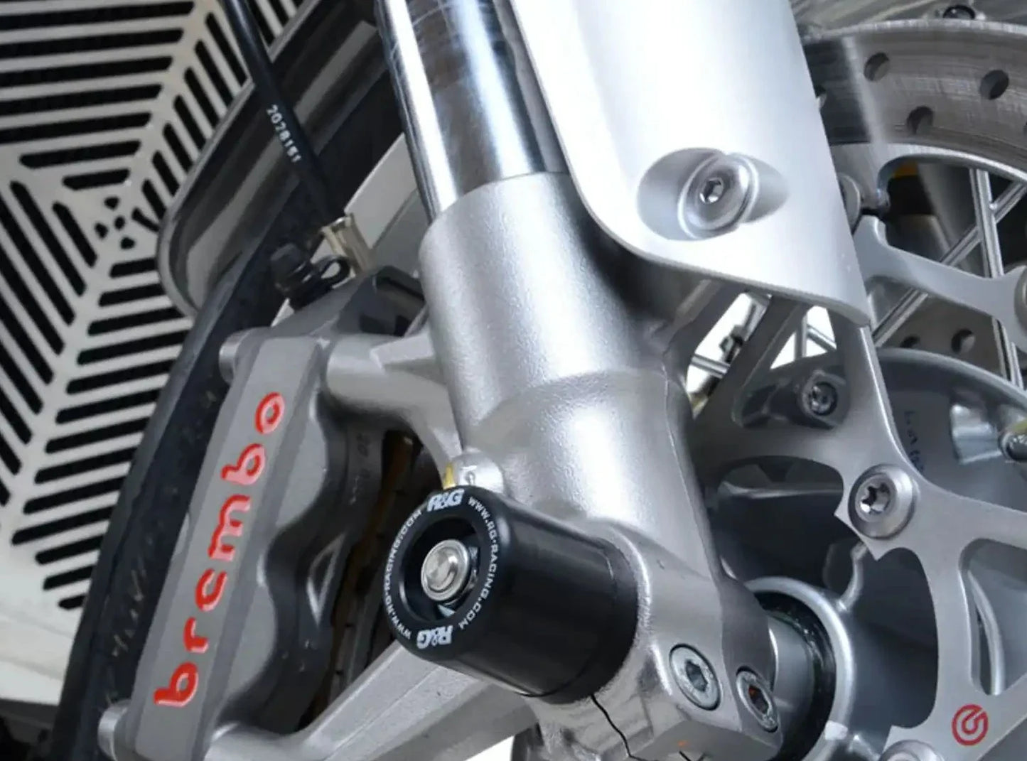 FP0188 - R&G RACING Triumph Speed Twin 1200 / Thruxton 1200 R Front Wheel Sliders