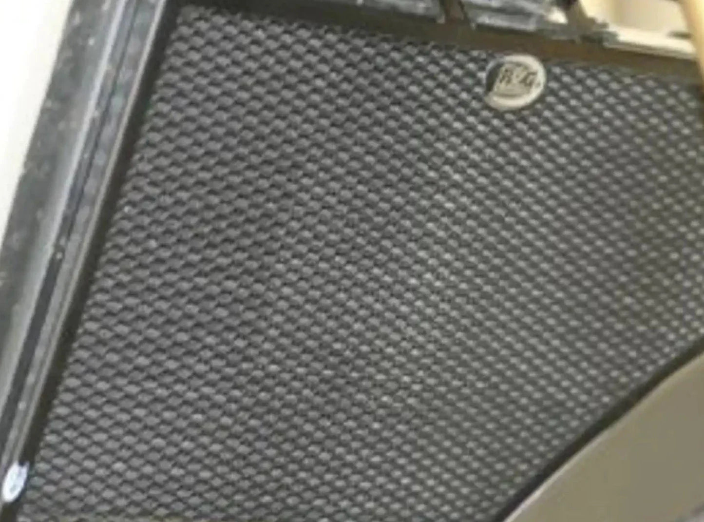 RAD0072 - R&G RACING Yamaha YZF-R1 / SP (04/06) Radiator Guard