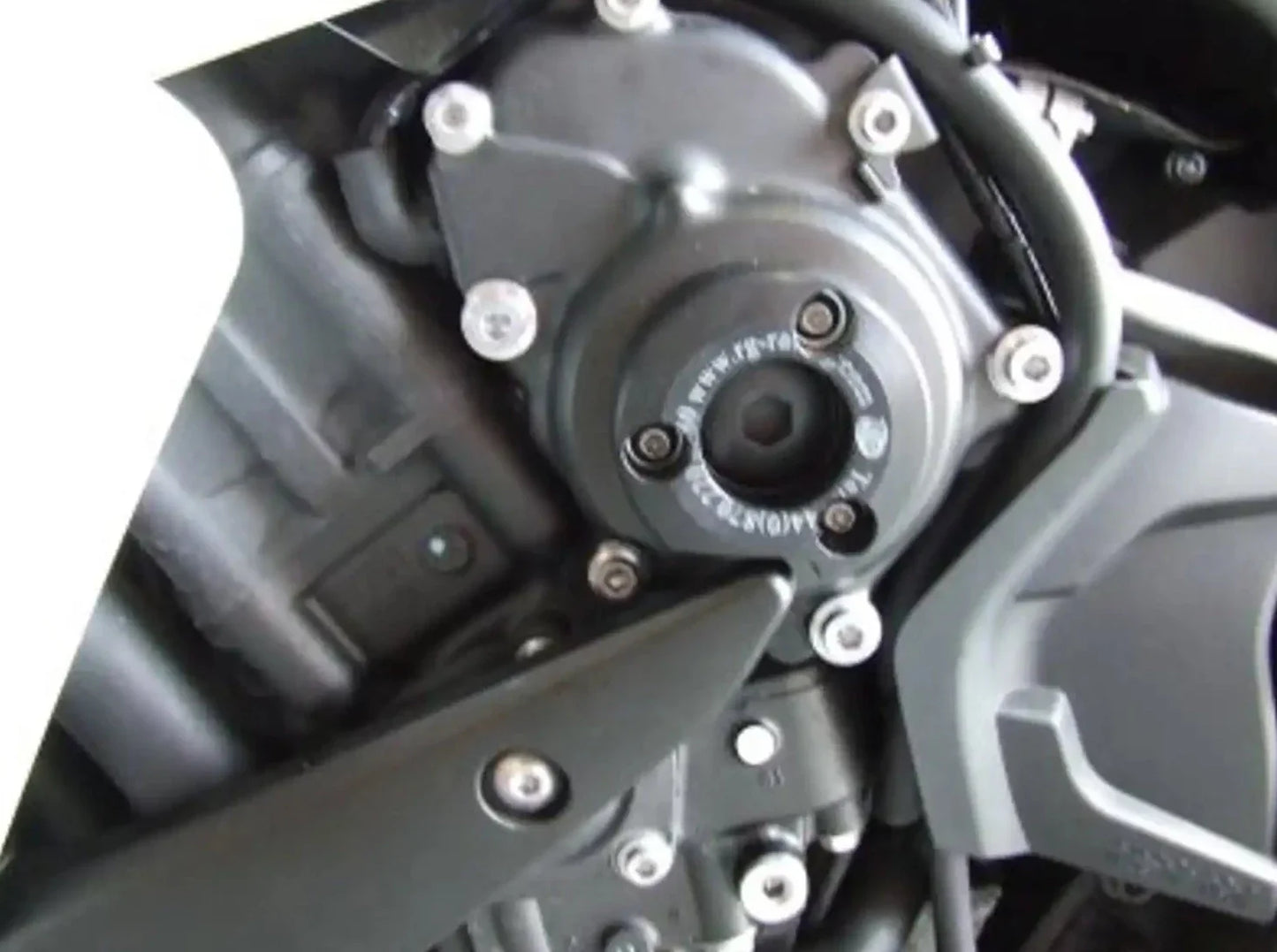 ECS0032 - R&G RACING Yamaha YZF-R1 (07/08) Engine Case Slider (left)